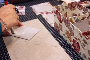 "Encadrement et cartonnage", une activité de la MJC de Vaugneray